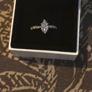 Beautiful white gold ring size 8